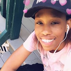 Meet your Posher, Danae